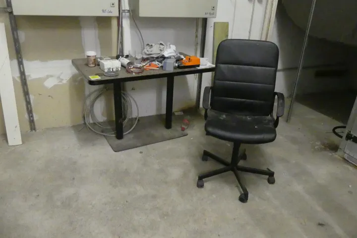 Tisch mit Bürostuhl Maße in cm ca. 120 x 70 x 74